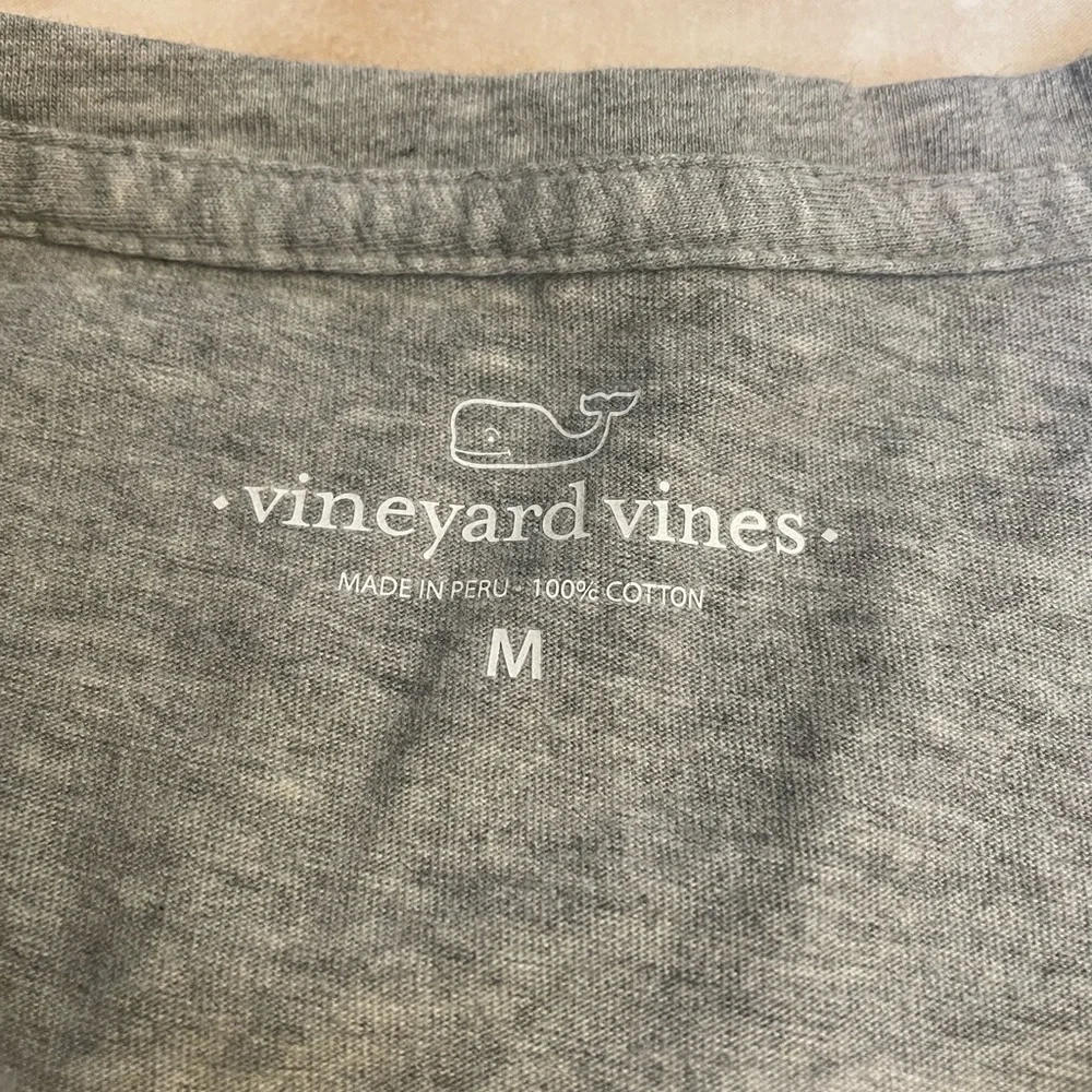 Vineyard Vines Tee Size: M - Picture 4 of 4
